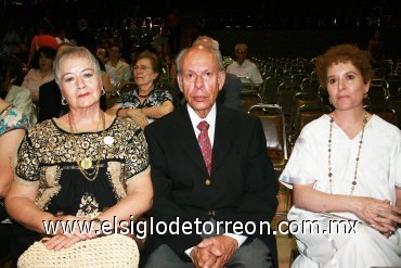 20092007
Estela Reyes de Morales, Edelmiro F. Morales Leal y María Teresa Morales Reyes.