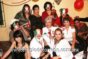 20092007
Lupita de Muñoz, Marlene de Talamantes, Lupita Caballero, Lupita González, Nayeli Ibarra, Paty de Woo, Cuquis de Cázares, Martha Rojo, Gaby Cázares y Paty Muñoz festejaron el Día de la Independencia.