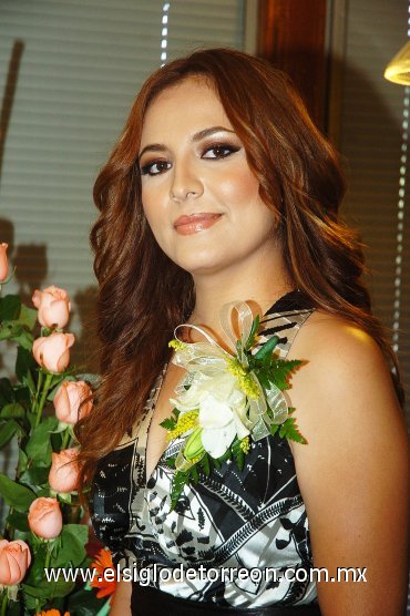 21092007
Laura María Elizalde Chavarría, en su despedida de soltera con motivo de su próxima boda con Osvaldo Ricardo Torres.