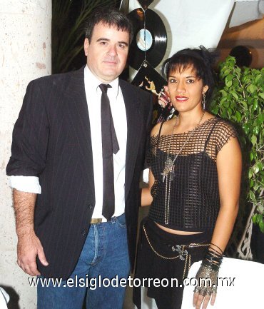 25092007
El festejado, Javier Pérez Bracho y su esposa Liliana  Guerrero de Pérez.