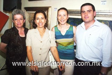 17092007
María Teresa de González, Laura Secunza, Claudia y Memo Arratia.