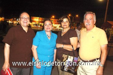 25092007
Francisco y María de los Ángeles, Héctor y Mary Carmen.
