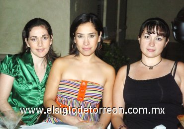 24092007
Maru Villarreal de Porragas, Lorena Tamayo de Braña y Marcela Pruneda de Carmona.