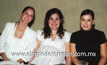 24092007
Valeria de González, Mercedes de Villarreal y Maru de Corona.