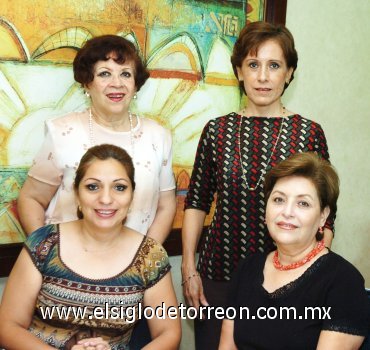 23092007
Gaby de López, Eva de Magallanes, Silvita de Tijerina y Rebeca de López.