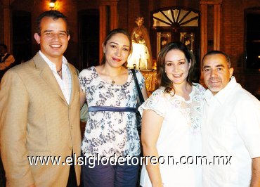 28092007
Rafael Degollado, Begoña de Degollado, Cristina y Daniel Llano.