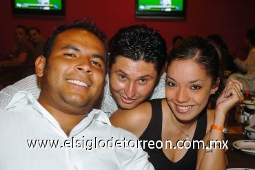 30092007
Carlos Muñoz, Érika Gómez y Miguel Urrutia.