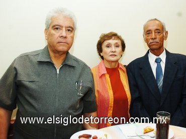 30092007
Humberto y Gloria Banda y Ezequiel Romero.