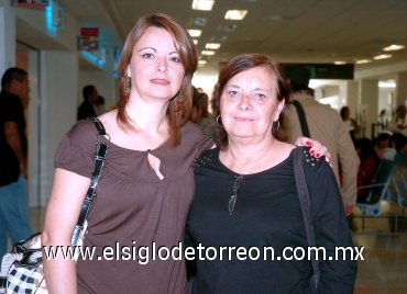 26092007
Irmedr Calzada e Ilse de Fernández viajaron a la Ciudad de México.