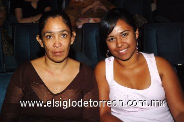 30092007
Leslie Caro y Mónica Rodríguez.