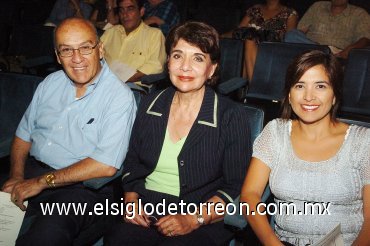 30092007
Luis Flores Flores, Bertha Flores Salas y Cinthia Gaspar Montero.