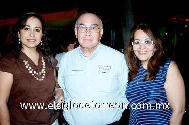 30092007
Norma Gamboa, Óscar Mota y Margarita del Río.