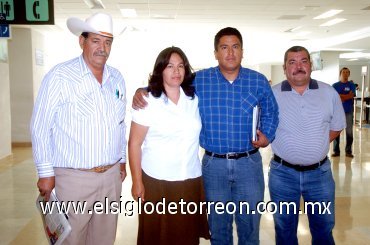 27092007
Moroni Castañeda y Jorge Luis Huerta llegaron del DF, los recibieron Lupe y José Luis.