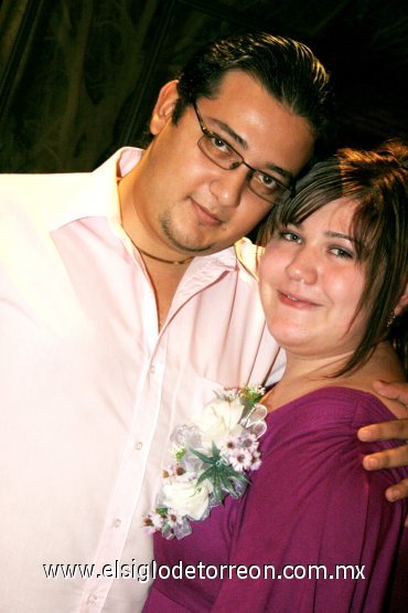 26092007
Ricardo García y Anna Lucía Meléndez, en su despedida.