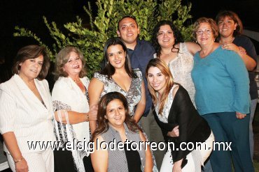 26092007
Gloria acompañada de Luzma Sarmiento, Gloria Pérez, Jesús González, Karina González, María Elena Carrillo, Vero González, Abi y Mónica Pérez.