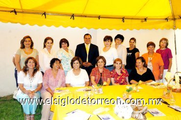 28092007
Integrantes del Club Margarita, acompañadas del conferenciante Ricardo Soriano.