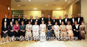 28092007
En fecha reciente tomó protesta la nueva mesa directiva del Club Sembradores de Torreón para el ejercicio 2007-2008, quienes estuvieron acompañados de sus respectivas esposas.