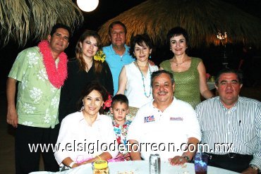 28092007
Sara Bucio, Roberto Rodríguez, Roberto Rodríguez L., José Manuel Jiménez, Abel Galindo Escandón, Ángeles de Galindo y Laura Muñoz de Jiménez.