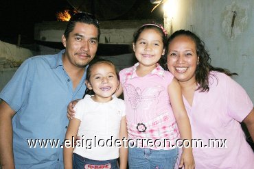 26092007
José, Kassandra, Lesly y Haydé Ruiz Medina.