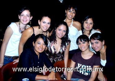 01102007
Lourdes Vargas, Lorena Meza, Pamela Ríos, Bertha, Karina, Angélica Torres, Gaby Delgado y Mariana Hernández.
