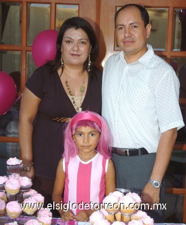 02102007
Fátima Quiroz González cumplió siete años de edad y fue festejada por sus padres, Ignacio y Mónica Quiroz.