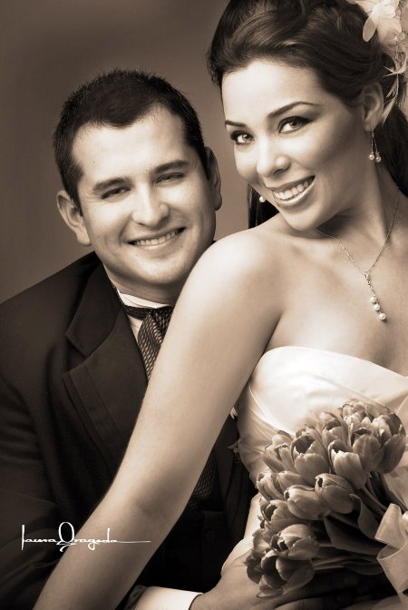 Ing. José Luis Hernández Barrera y L.A.E. Roxana Camacho Macías contrajeron matrimonio en la parroquia de San Pedro Apóstol, el pasado sábado 22 de septiembre de 2007. 

Estudio Laura Grageda.