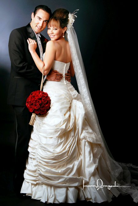 Sr. Ernesto Compeán Ramírez y Srita. Edith Elizabeth Chávez Magadán contrajeron nupcias el sábado primero de septiembre de 2007. 

Estudio Laura Grageda.