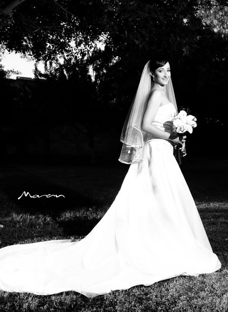Srita. Sofía Vega Llamas, el día de su boda con el Sr. Manolo Martínez Ramírez.

Estudio Morán.