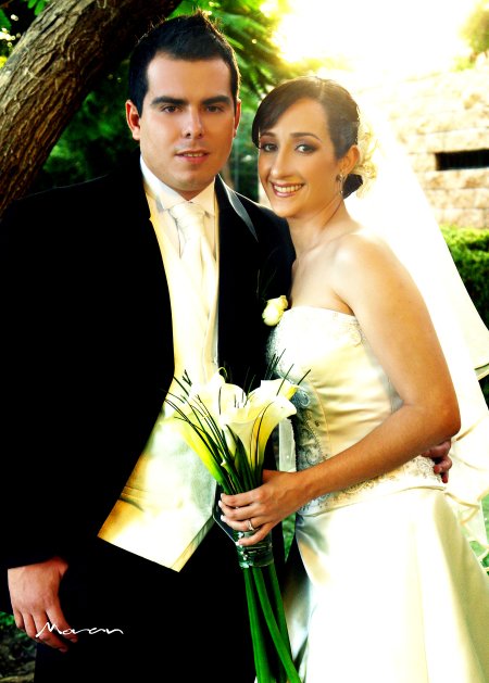 Sr. Manolo Martínez Ramírez y Srita. Sofía Vega Llamas recibieron la bendición nupcial en la parroquia de La Sagrada Familia, el pasado sábado 25 de agosto de 2007. 

Estudio Morán.
