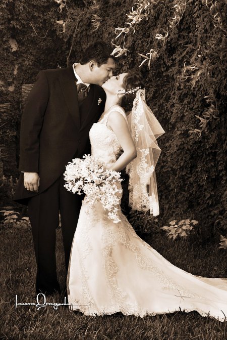 Sr. Miguel Ángel Arriola Casas y Srita. Margarita Chiffer Torres contrajeron matrimonio en la parroquia de San Pedro Apóstol, el pasado sábado 25 de agosto de 2007.

Estudio Laura Grageda.