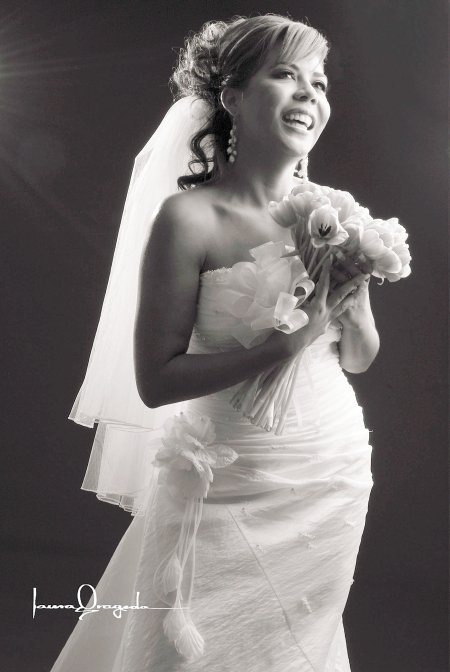Srita. Maribel Villanueva Salas, el día de su boda con el Sr. Felipe de Jesús Nájera Salazar.

Estudio Laura Grageda.