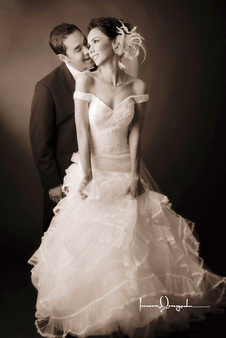 Lic. Jorge Ignacio Cerna Esparza y Lic. Ana Laura Segura Huerta unieron sus vidas en sagrado matrimonio en la parroquia de San Pedro Apóstol, el primero de septiembre de 2007. 

Estudio Laura Grageda.