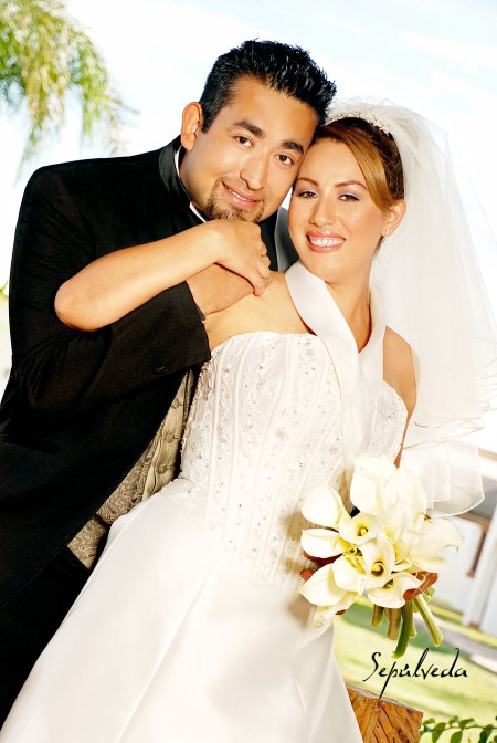 Ing. Víctor Hugo Campero Cruz y Q.F.B. Amy Lizeth Landeros López recibieron la bendición nupcial en  la Capilla de la Resurrección del Centro Saulo, el 31 de agosto de 2007.

Sepúlveda Fotografía.