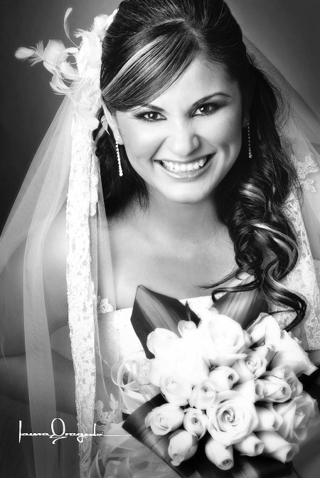Srita. Marisol Barrientos Rodríguez, el día de su boda con el Sr. Juan Daniel González Zataráin.- 

Estudio Laura Grageda.