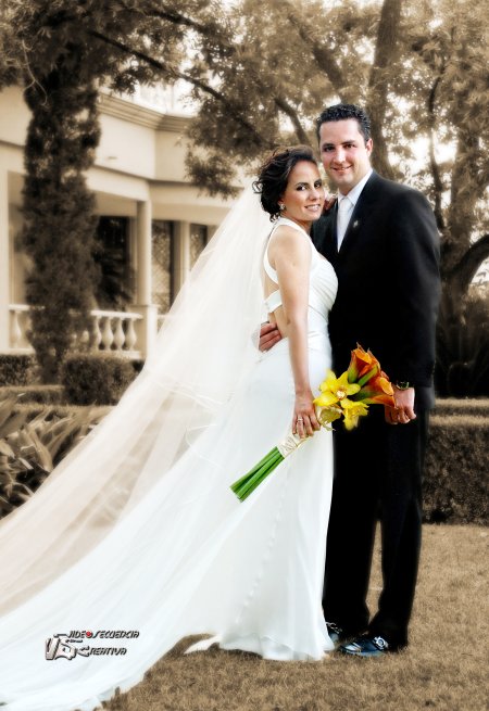 Sr. Mauricio Mansur Núñez y Srita. Soraya Zreik Gidi recibieron la bendición nupcial en la parroquia del Sagrado Corazón y Espíritu Santo de la Colonia El Fresno, el sábado ocho de septiembre de 2007.

 Videosecuencia Creativa Gerardo Rivas.
