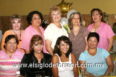 03102007
Blanca Leticia Monreal Adame celebró junto a sus compañeras de trabajo, su jubilación de la clínica 51 del IMSS.