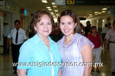05102007
Iztaccíhuátl Sánchez y Cecilia Sánchez de Martínez viajaron a Puerto Vallarta.