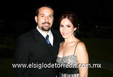07102007
Fernando García Gándara y María del Pilar González Arriaga efectuaron su presentación religiosa.