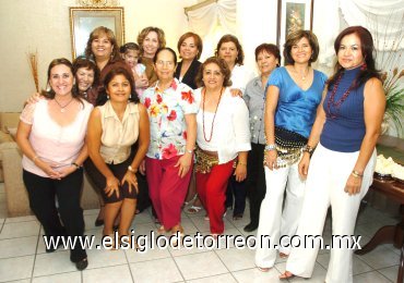 08102007
Angélica Jara de Solís, Mercedes Niño de Loza, Rocío Arrañaga y Luisa González junto a sus amigas.