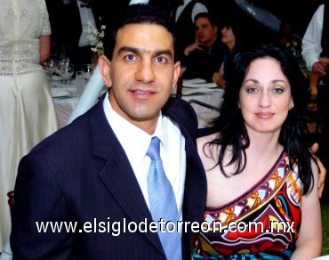 08102007
Salomón Issa Tafich y Lourdes Cuerda.