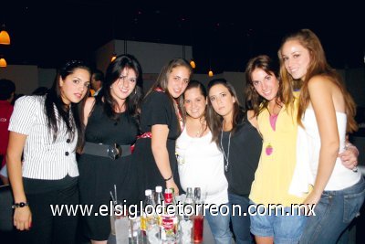 Gisela, Andrea, Nataly, Mariel, Fer, Carla y María Rene.