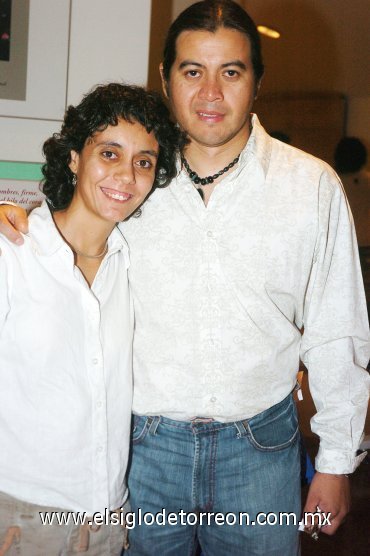 07102007
Mercedes Sicsik y Oswaldo Luévano.
