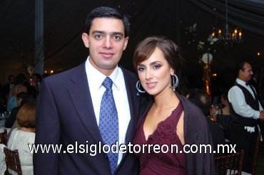 07102007
Nessim Issa Tafich y Nancy Perella Niño de Rivera asistieron a la boda de Brenda Arellano y Juan Carlos Delgado.