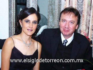11102007
Alejandra de González y Eduardo González.
