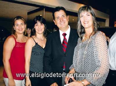 RECORRIDO SOCIAL
Torneo de Golf
Natalia Fernández de Zarzosa, Cecilia Fernández de Garza, Toño Gutiérrez y Cristy de Gutiérrez.