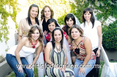 Se casará muy pronto
Carol Posada Morales junto a sus amigas Layla Reyes, Mónica Solar, María Olayo, Amy Reyes, Pita Savala y Lili Reyes y Gloria González.