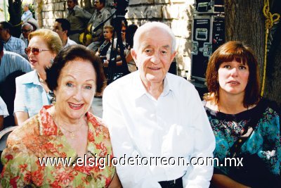 Sendy Gutiérrez Bayón de López, Tomás López Alonso y Lorena Iriarte de Cabranes.