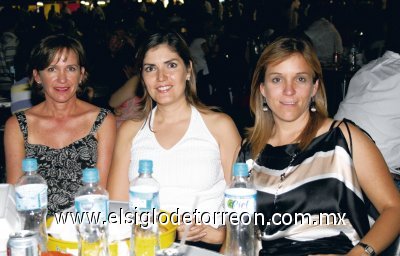 Paty Leal de Nahle, Mirita Bredeé de Garza y Sandra Barroso de Tumoine.