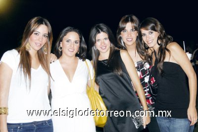 Un cumpleaños entre amigos
Maria Rosa Martínez, Margarita Martínez, Mariana Sánchez, Luly Gallegos y Karla Martínez.
