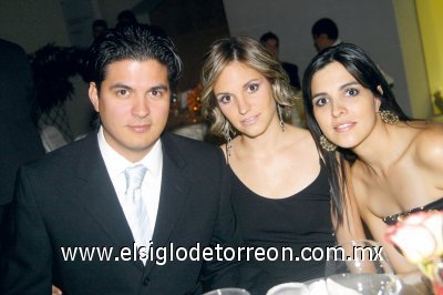 Humberto Baca, Laura de la Parra de Baca y Ana Claudia Baca de Regueiro.